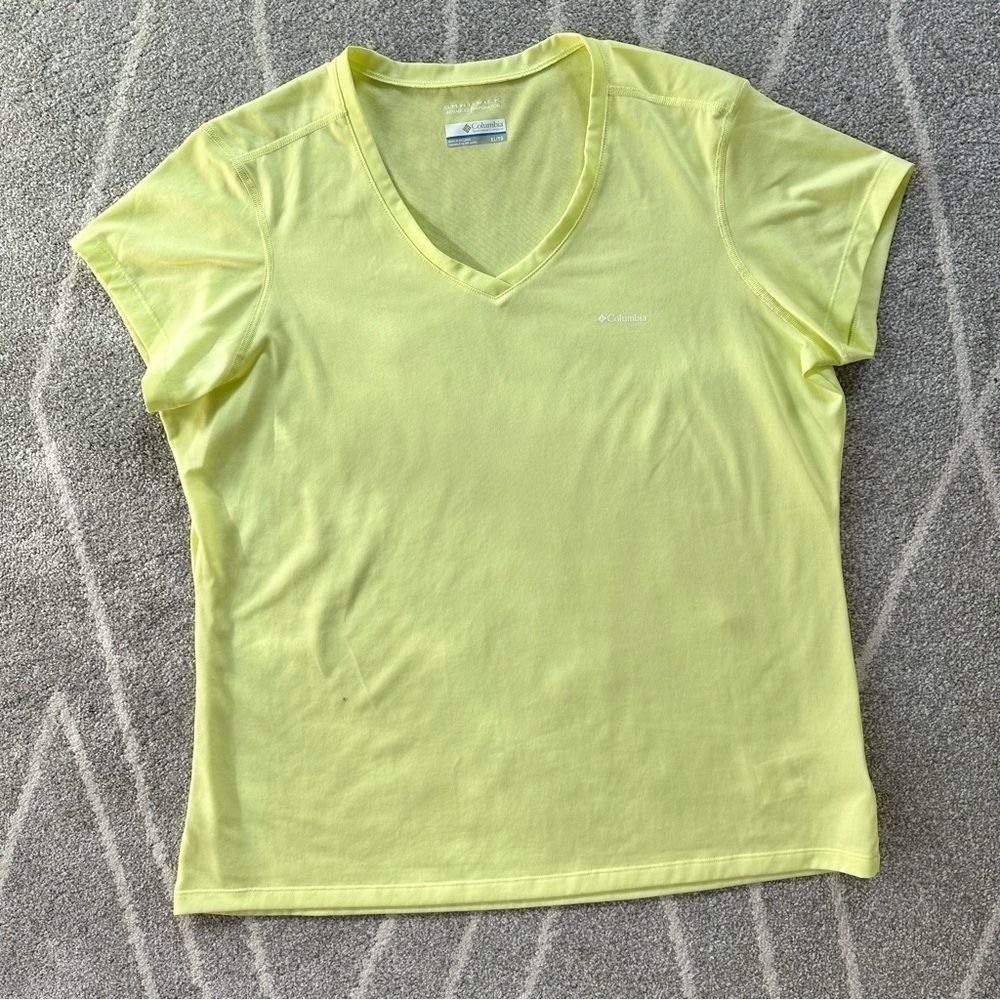 Columbia Yellow Omni-Wick Short Sleeve V-neck T-shirt